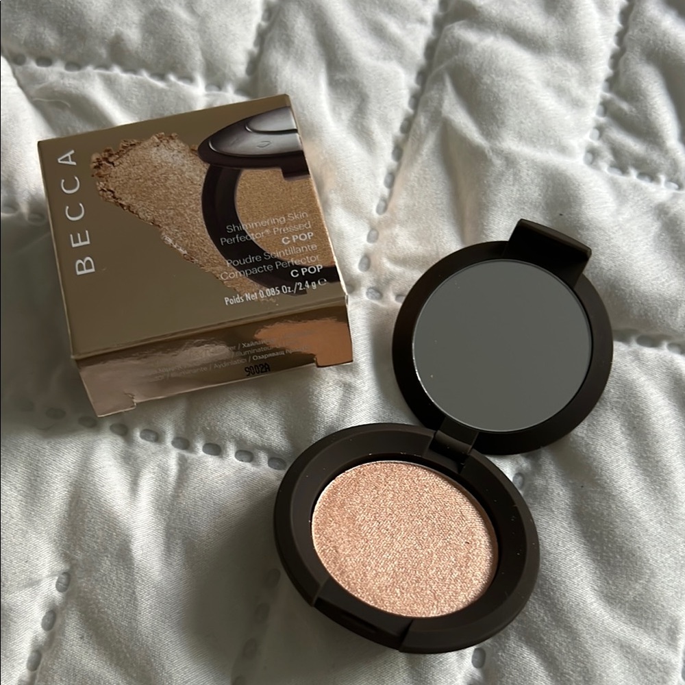 BECCA Gold Highlighter Makeup